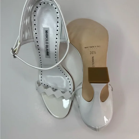NEW!! Never Worn!! Manolo Blahnik White Heels! - Picture 4 of 4